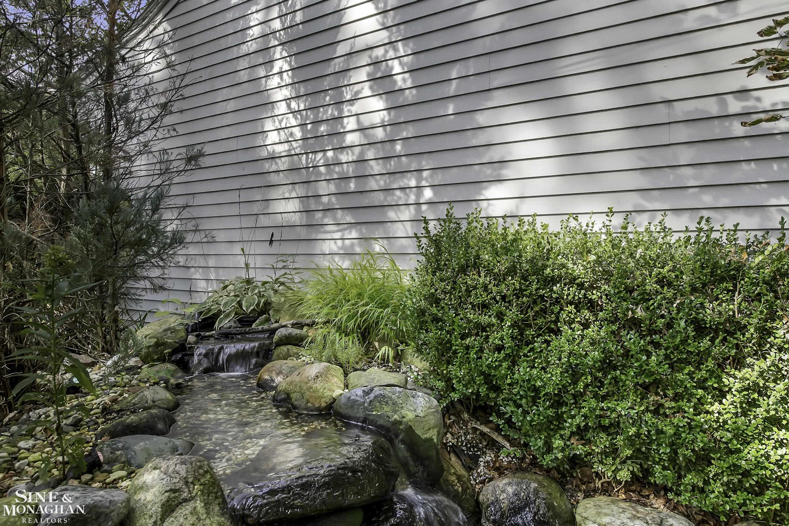 1956 Severn Road Grosse Pointe, MI 48236 - Photo 33 of 40 50126330-32.JPG