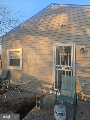 a view of house with backyard