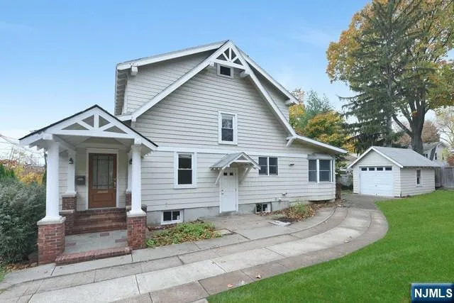 a view of a yard in front of house