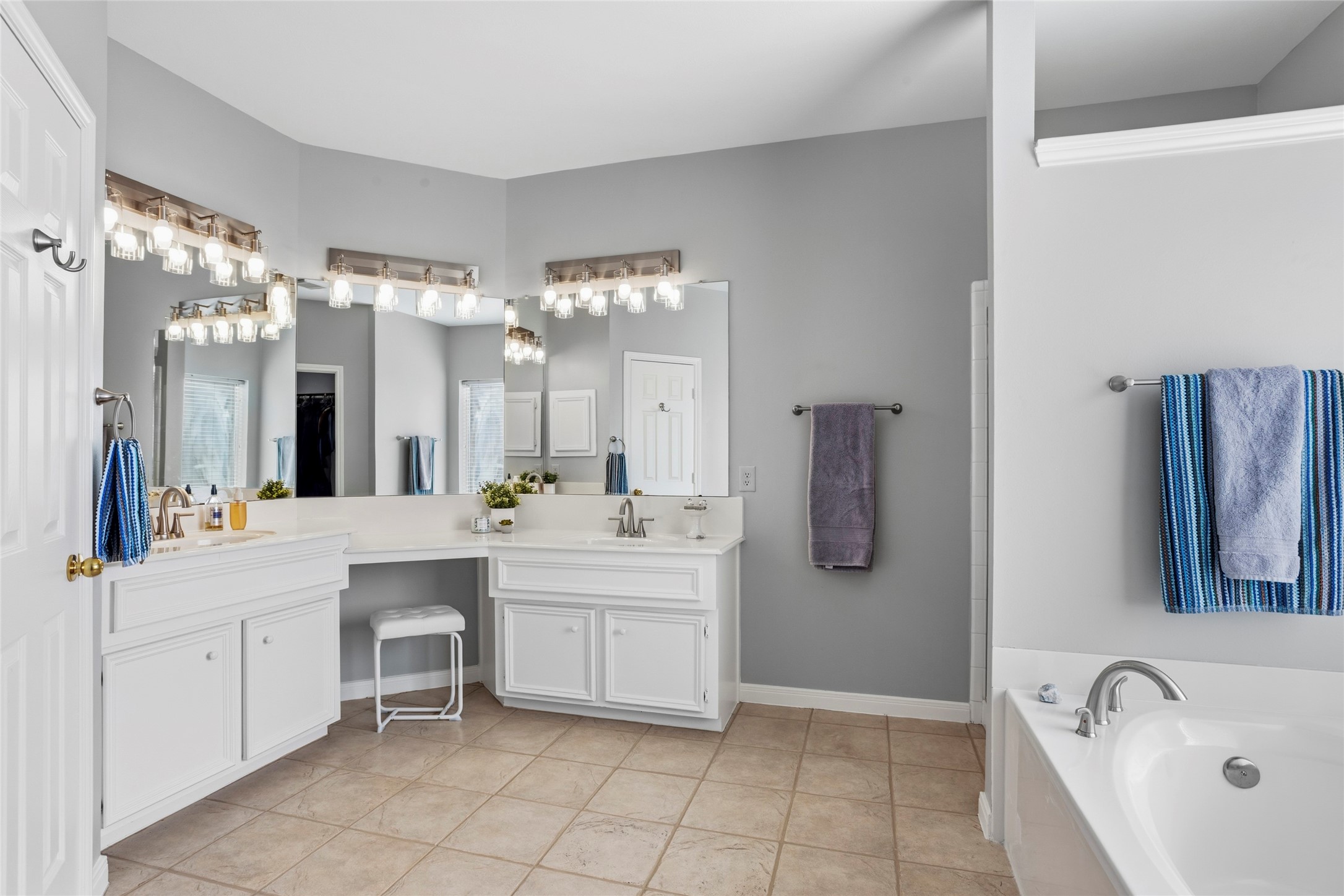 1131 Windsor Chase Lane Spring, TX 77373 - Photo 17 of 39 a bathroom with a double vanity sink mirror and bathtub