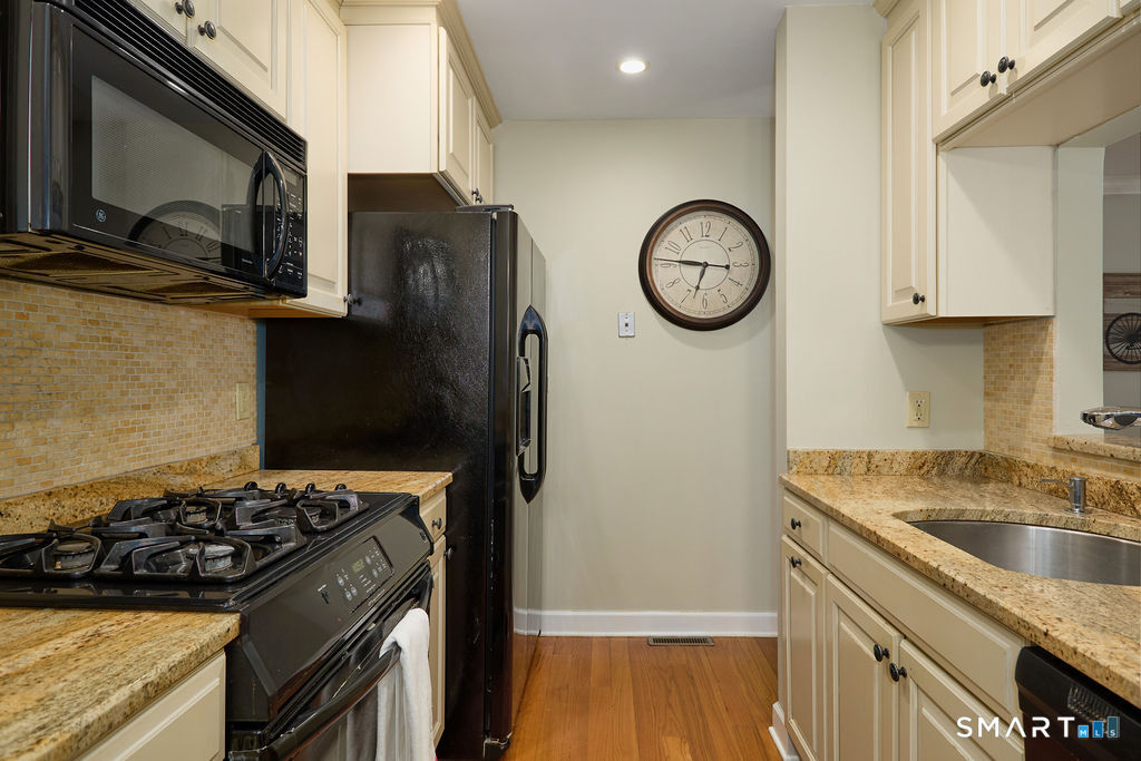 6 Hollyberry Lane, Unit 6 Ridgefield, CT 06877 - Photo 8 of 31