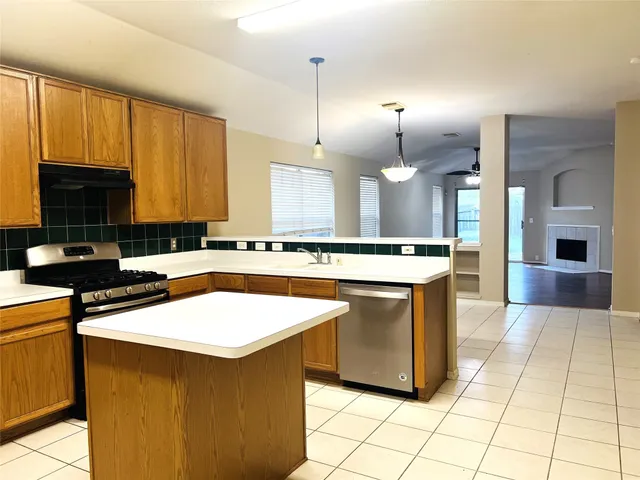 $1,800 | 17314 South Summit Canyon Drive, Houston, TX 77095