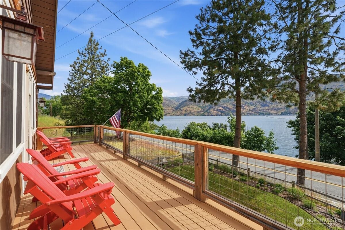 15137 South Lakeshore Road Chelan, WA 98816 - Photo 21 of 40