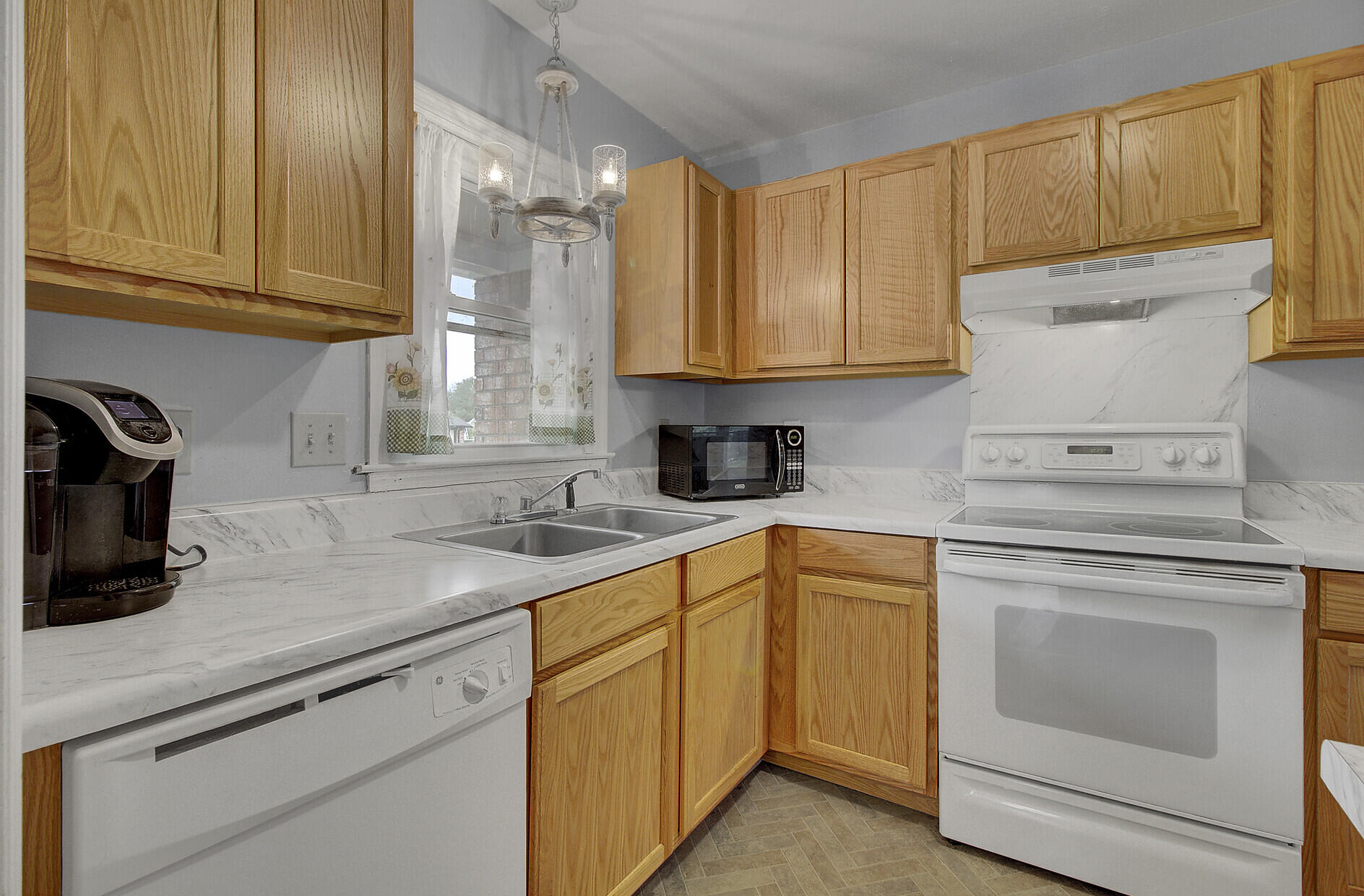 715 Beauregard Road Summerville, SC 29486 - Photo 13 of 32 13_13_mls