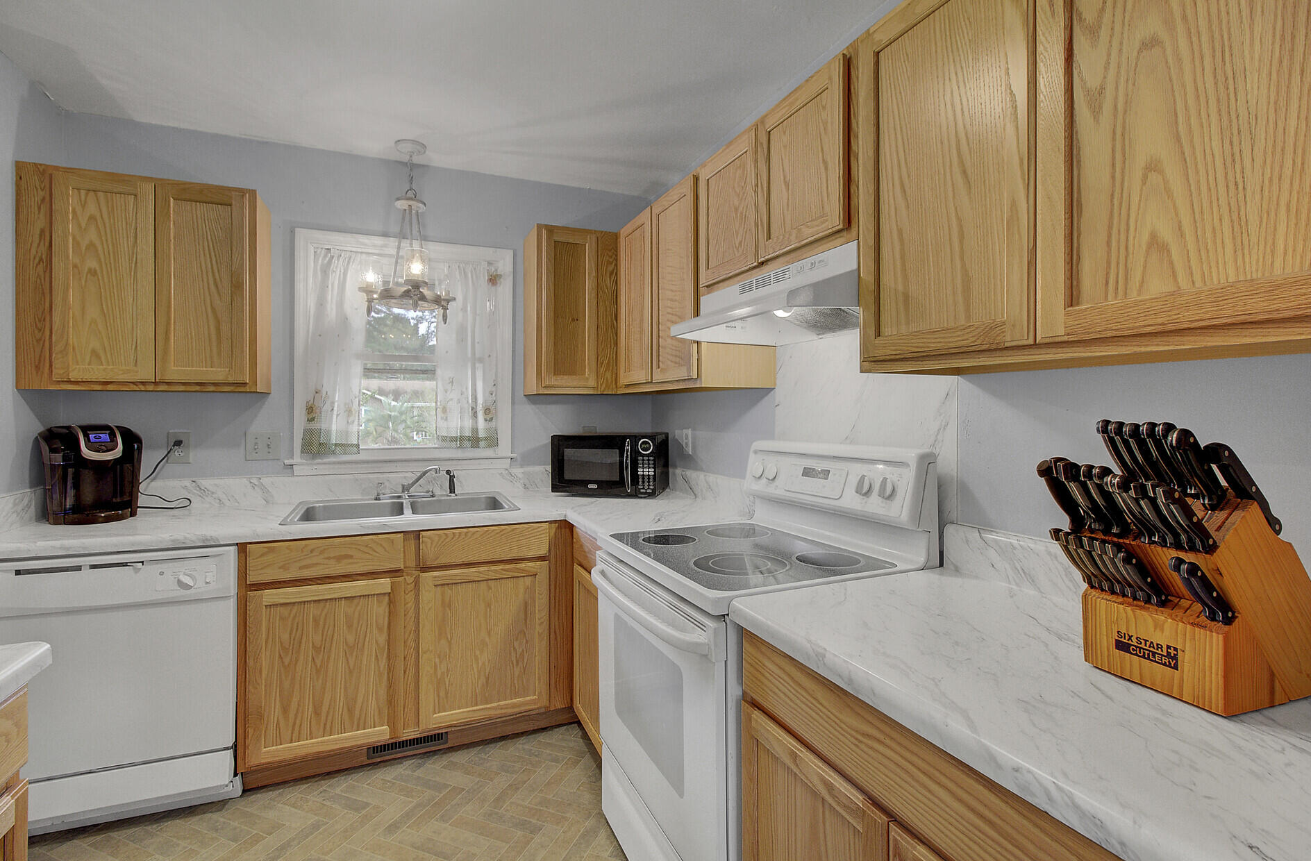 715 Beauregard Road Summerville, SC 29486 - Photo 14 of 32 15_15_mls