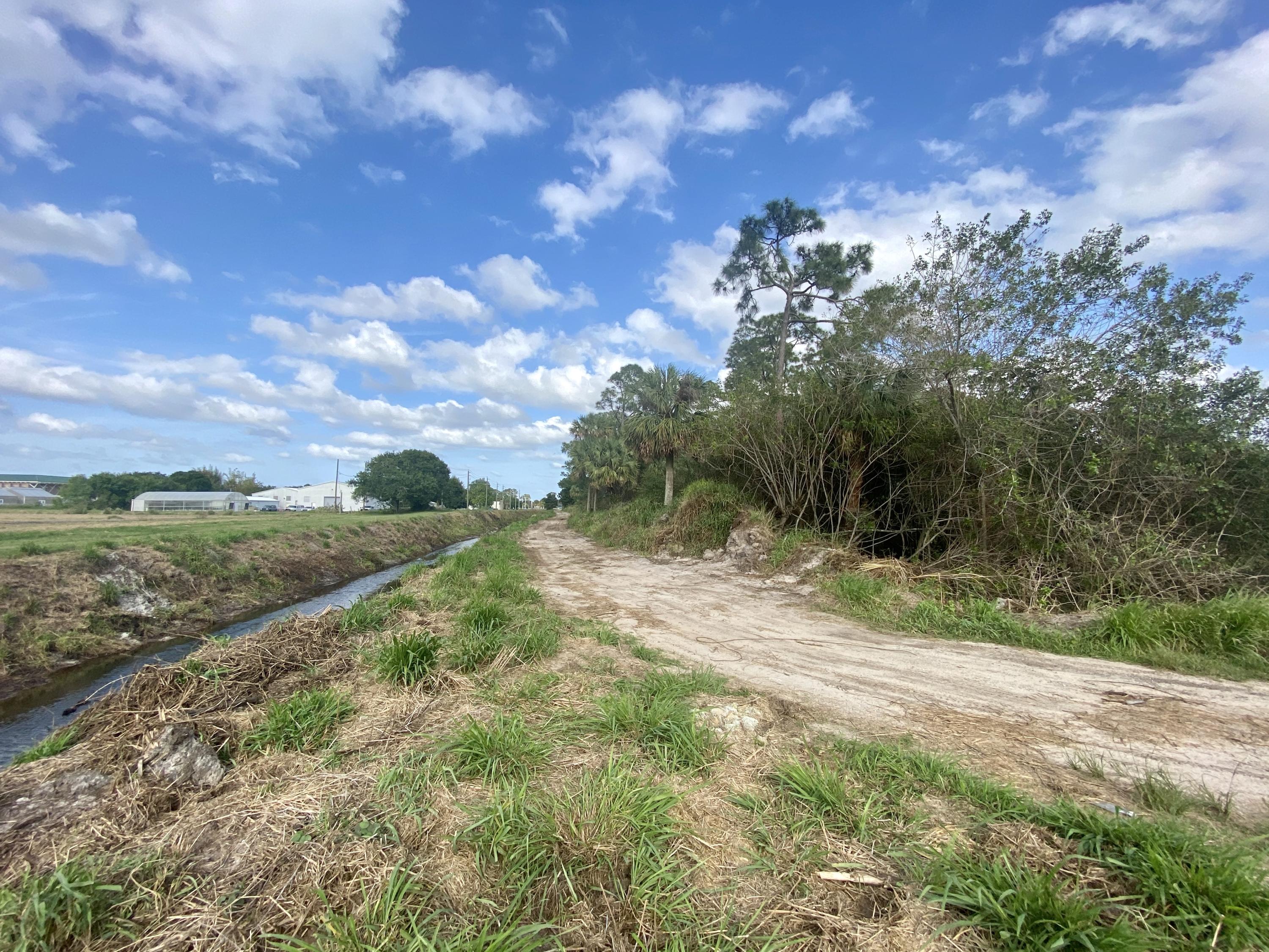 2211 South Rock Road Fort Pierce, FL 34945 - Photo 5 of 9 467DCF32-5443-4790-A3CF-94CC5AE34E3F