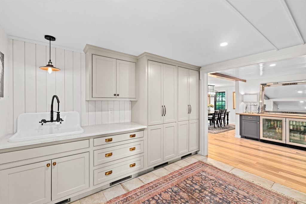 392 South Main Street Cohasset, MA 02025 - Photo 14 of 38