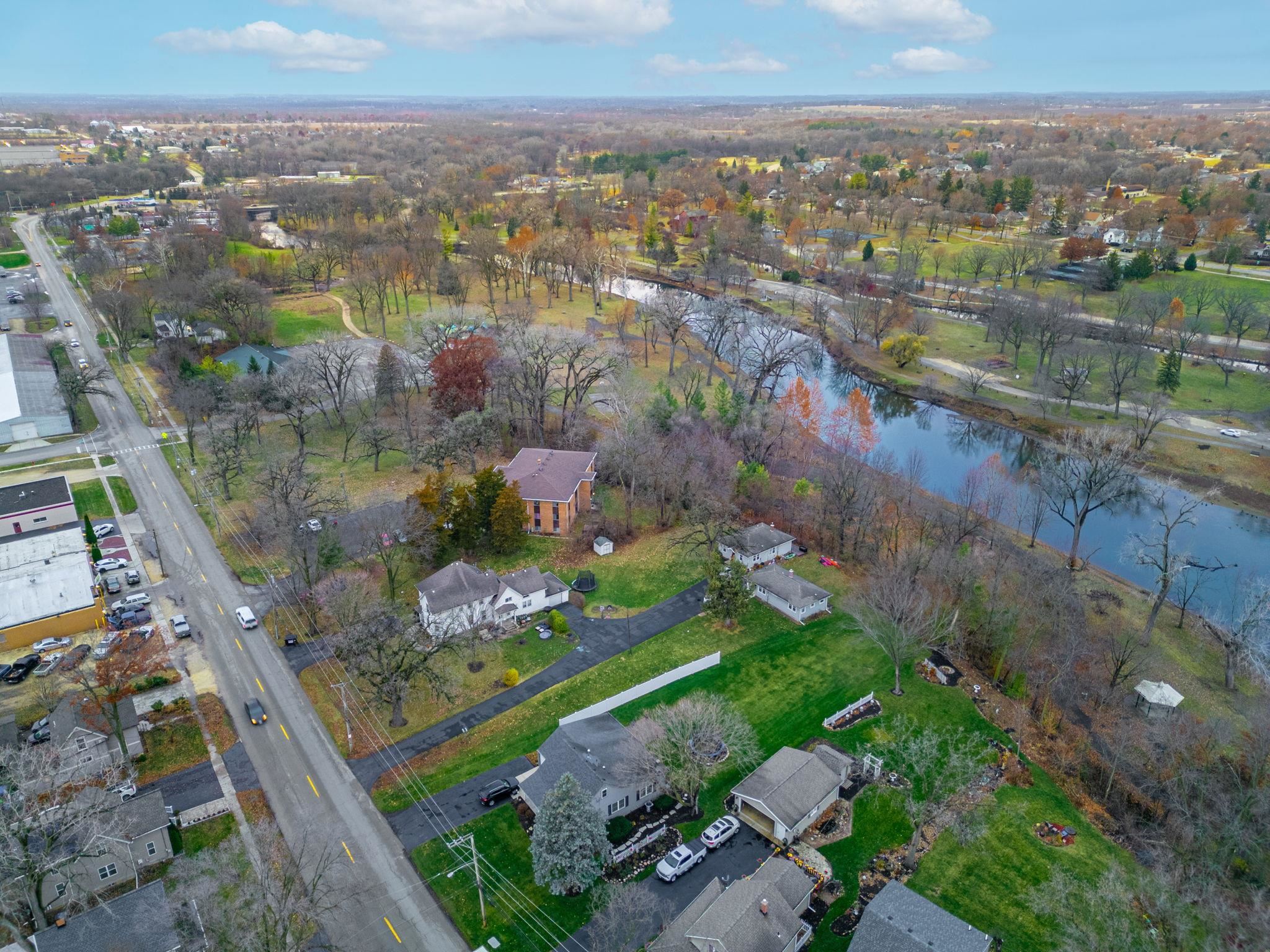 917 West Locust Street Belvidere, IL 61008 - Photo 53 of 59 an aerial view of multiple house