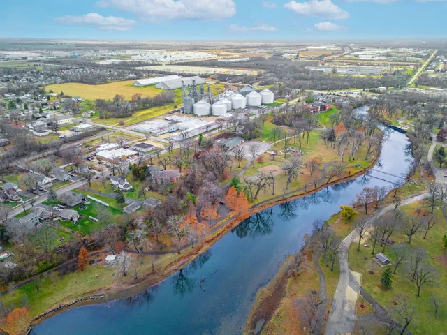 $425,000 | 917 West Locust Street, Belvidere, IL 61008