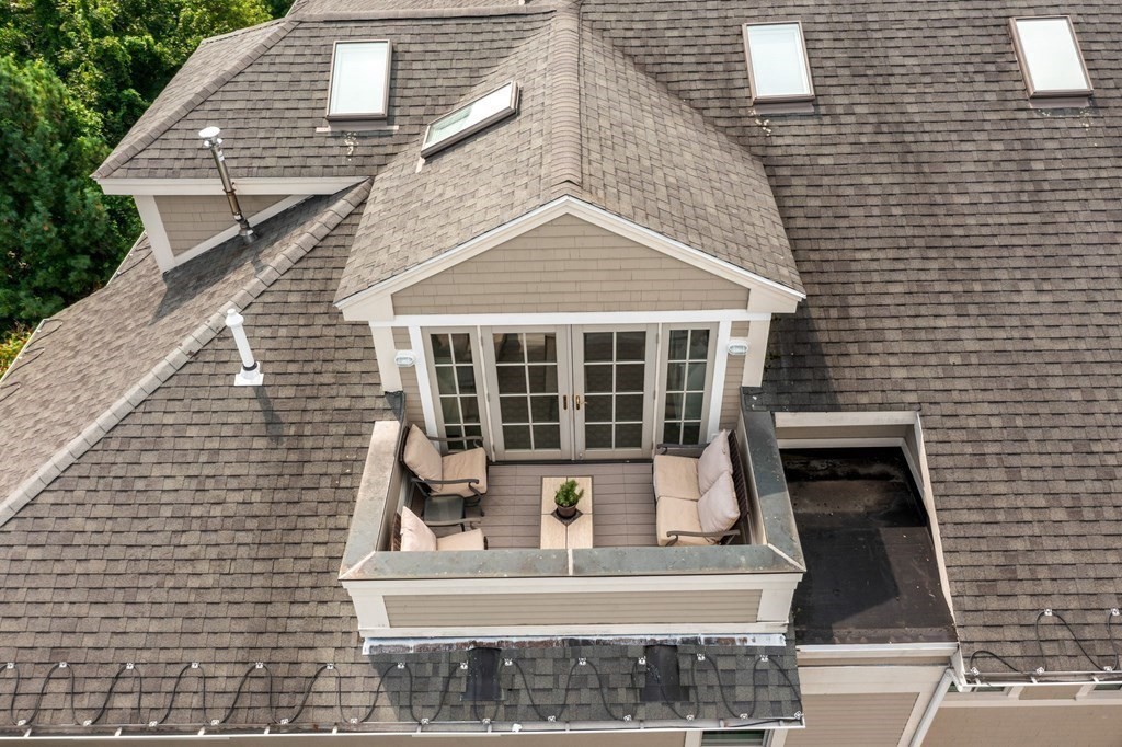 39 Intrepid Circle, Unit 302 Marblehead, MA 01945 - Photo 25 of 32 a front view of a house with glass windows