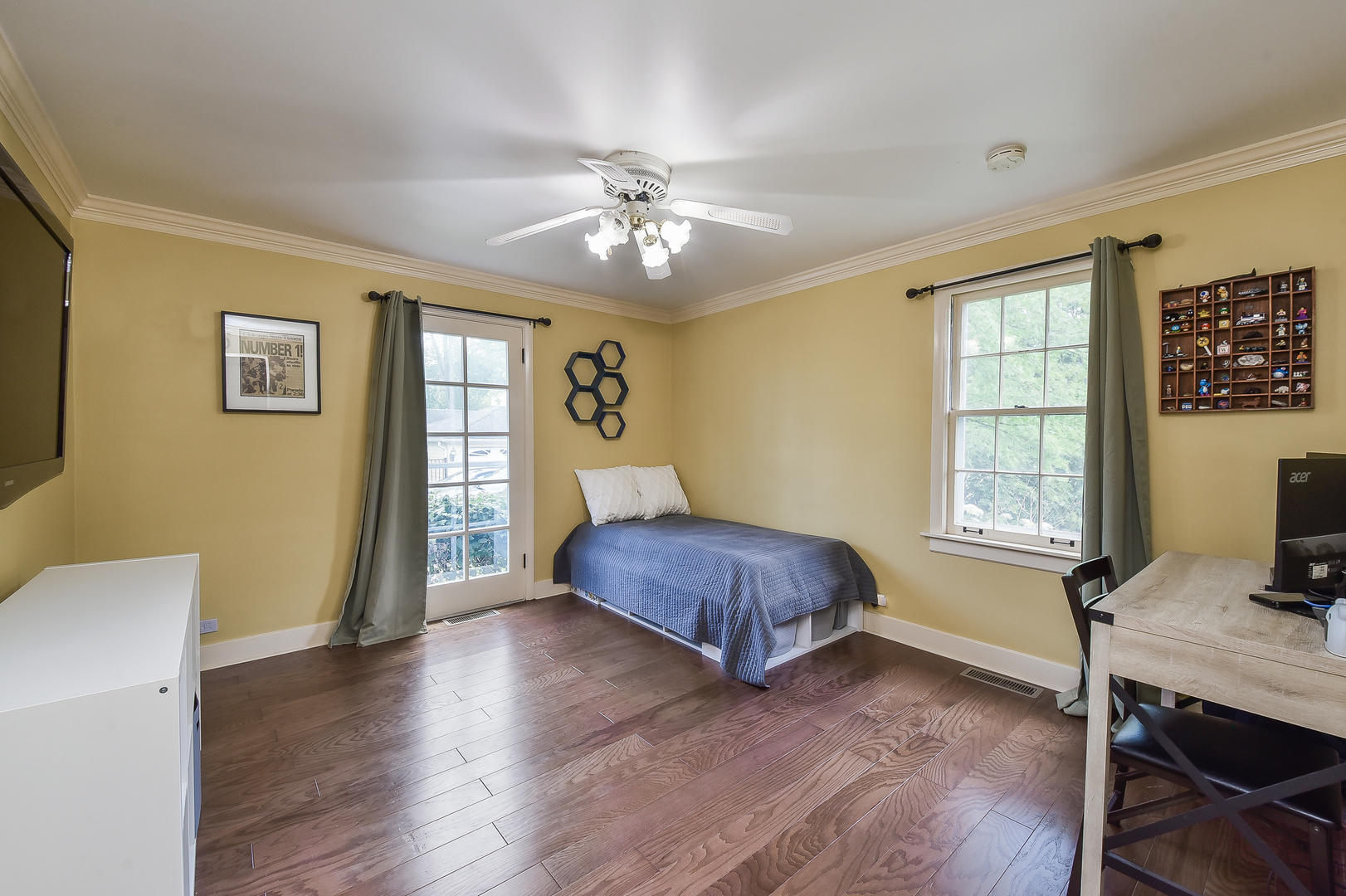 27W355 Mack Road Wheaton, IL 60189 - Photo 17 of 22 a living room with a bed furniture and a window