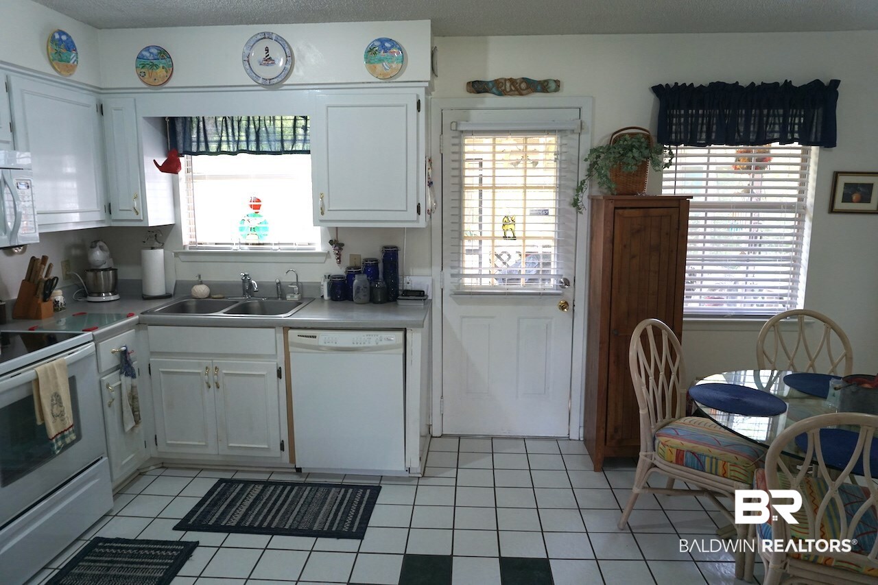 507 Carolyn Avenue Foley, AL 36535 - Photo 8 of 12