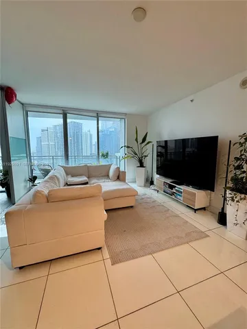 $3,200 | 90 Southwest 3rd Street, Unit 3112, Miami, FL 33130