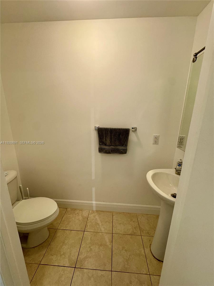 90 Southwest 3rd Street, Unit 3112 Miami, FL 33130 - Photo 17 of 42 a bathroom with a toilet and a sink