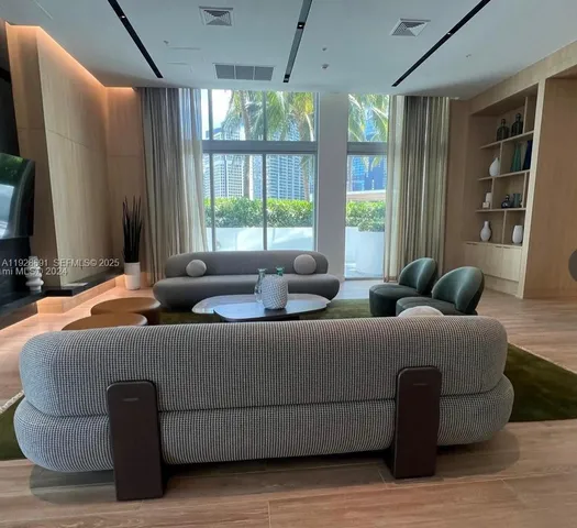 $3,200 | 90 Southwest 3rd Street, Unit 3112, Miami, FL 33130