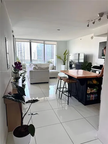 $3,200 | 90 Southwest 3rd Street, Unit 3112, Miami, FL 33130