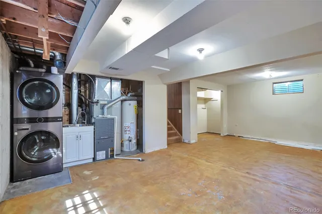 a view of a storage & utility room with washer and dryer