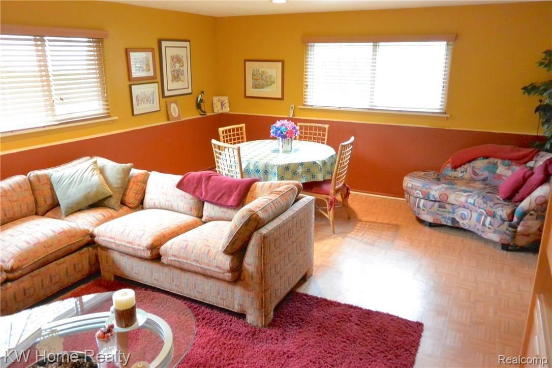 32106 Red Clover Road Farmington, MI 48334 - Photo 27 of 40 FAMILY ROOM 2.JPG