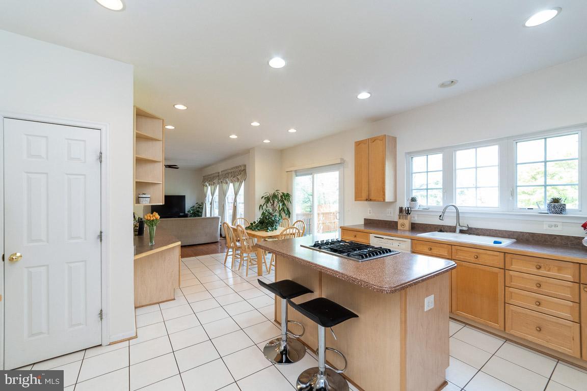 2944 Edgelea Road Vienna, VA 22181 - Photo 19 of 57 Kitchen