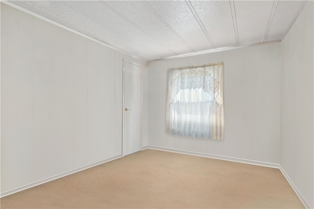 476 Cecil-Henderson Road Cecil, PA 15321 - Photo 20 of 37 an empty room with window