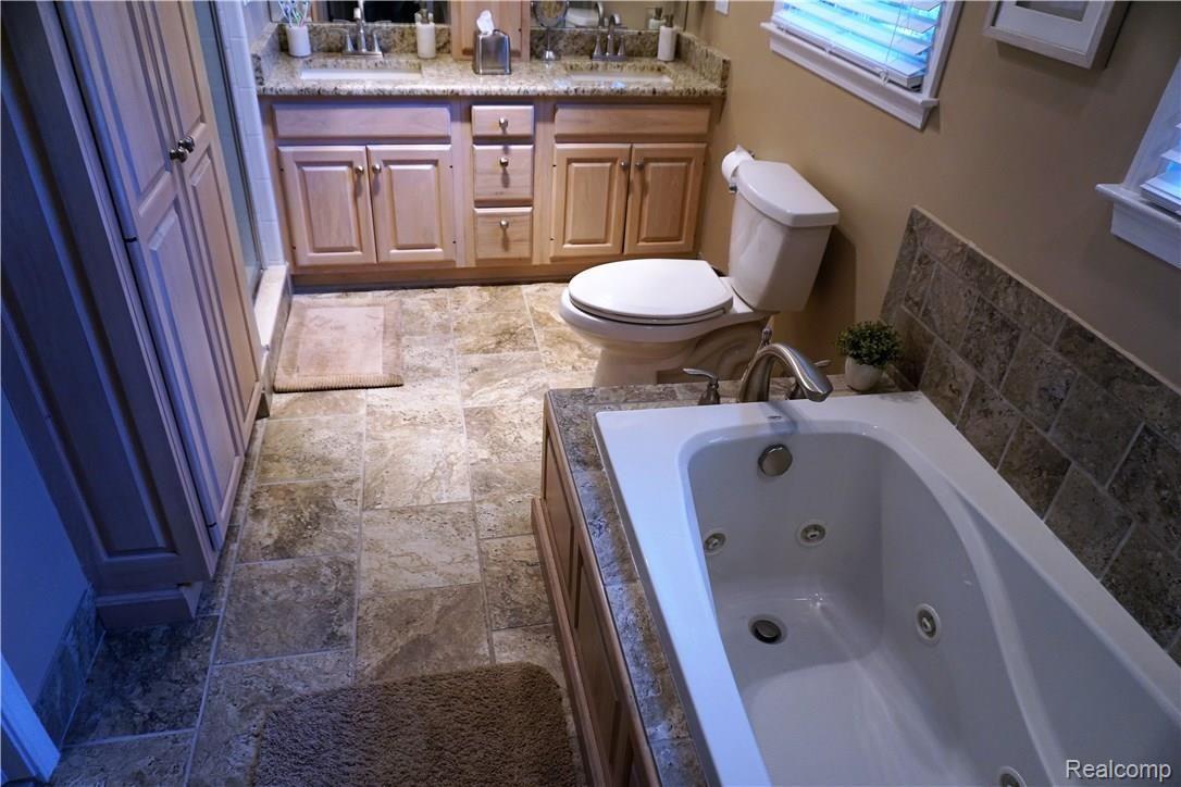385 Beechview Drive Rochester, MI 48306 - Photo 36 of 56 Master Bathroom
