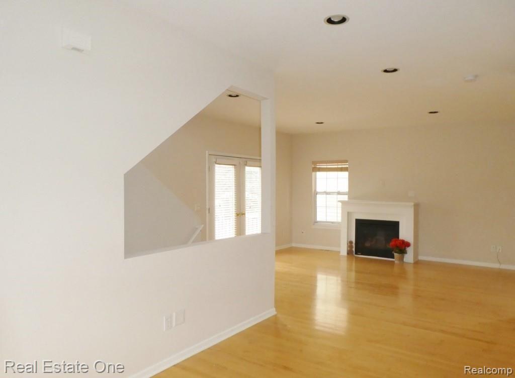 2660 Crooks Road Royal Oak, MI 48073 - Photo 15 of 33