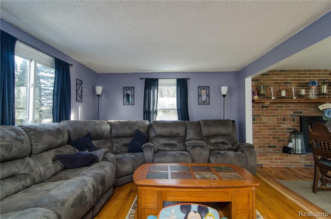 4015 Krafft Road Fort Gratiot, MI 48059 - Photo 4 of 34 4.jpg