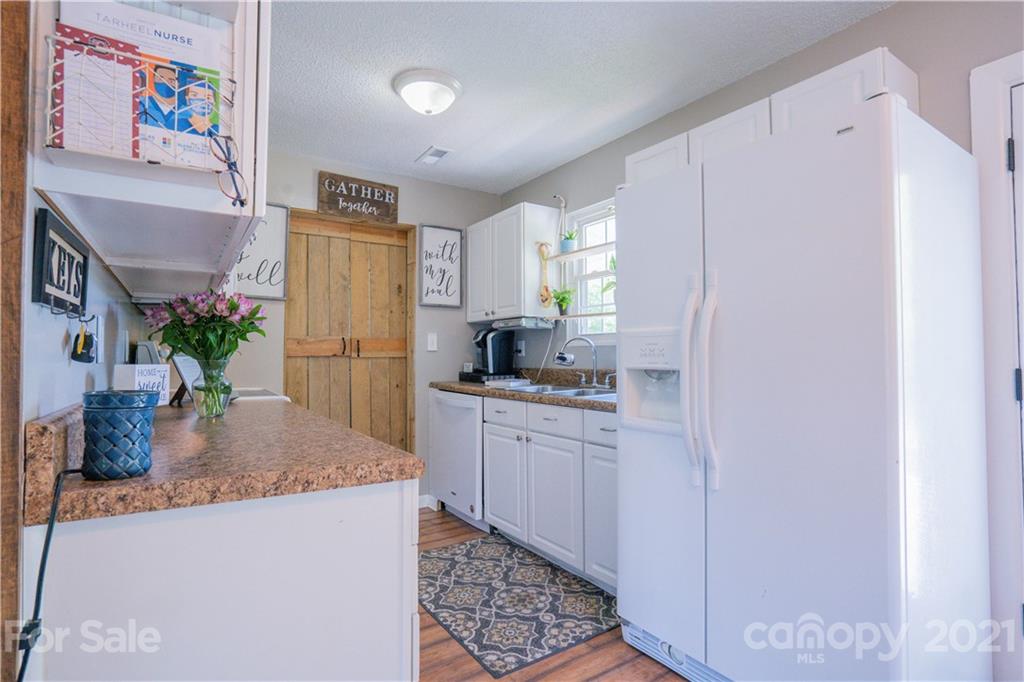 504 Stoney Point Road Kings Mountain, NC 28086 - Photo 3 of 23 Gallery Image 3