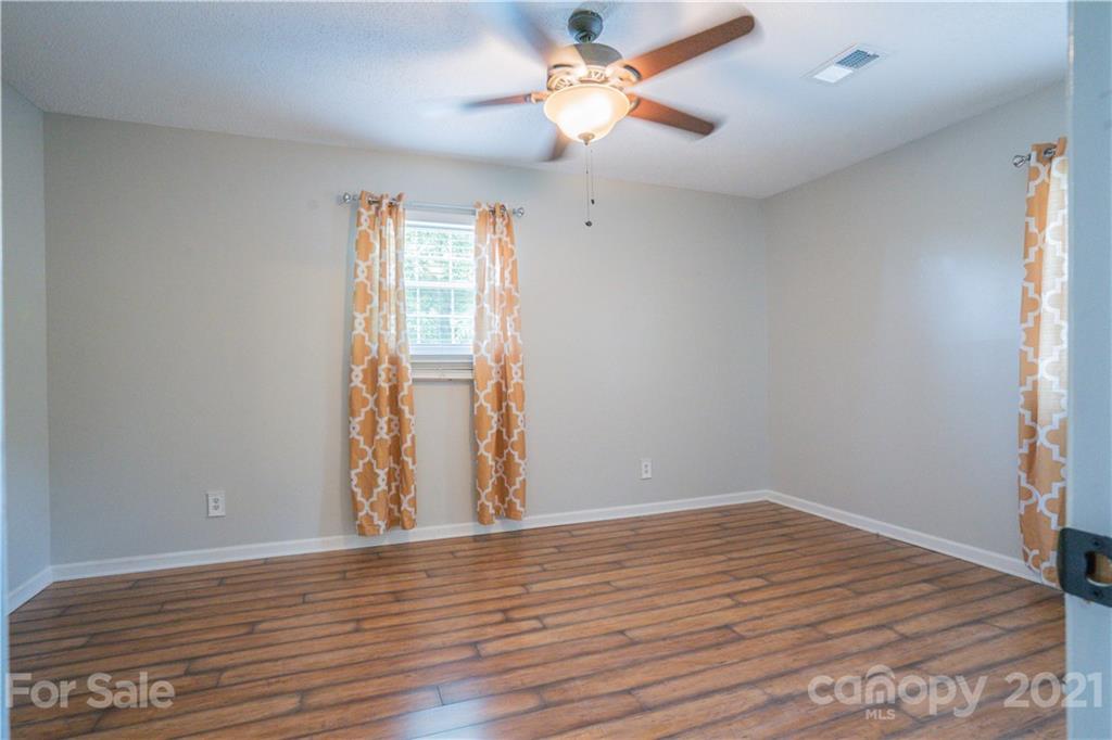 504 Stoney Point Road Kings Mountain, NC 28086 - Photo 5 of 23 Gallery Image 5