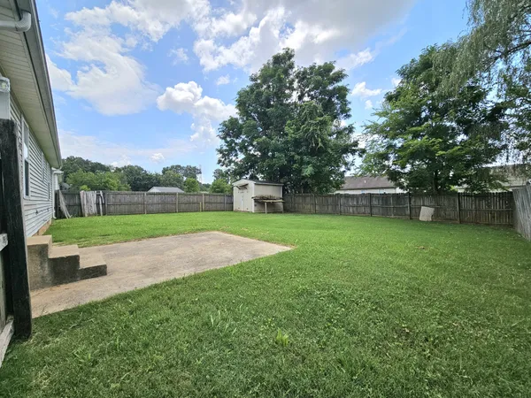 a view of a house with a backyard