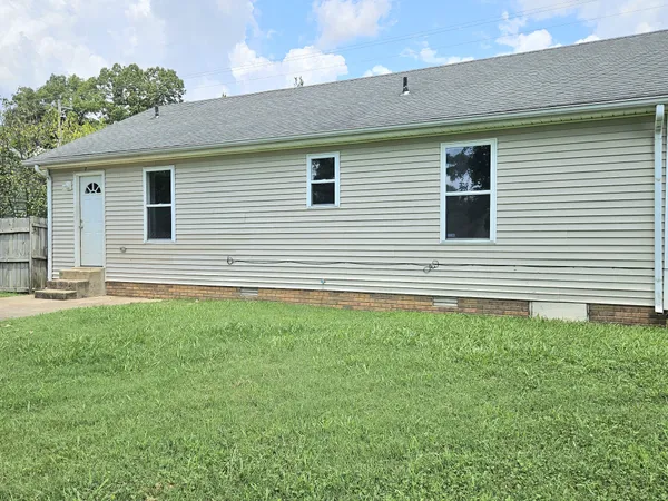 a view of a house with a backyard