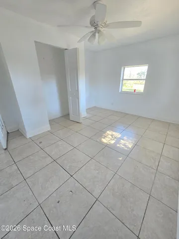 a view of a livingroom with window
