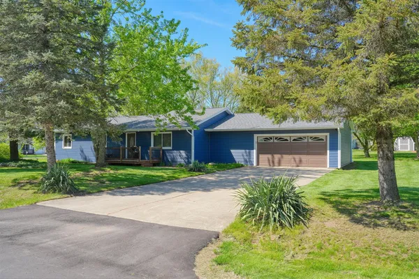 $249,900 | 124 Carlysle Drive, Brooklyn, MI 49230