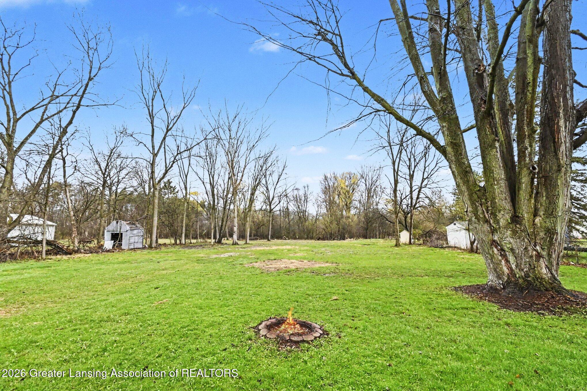 2158 Haslett Road East Lansing, MI 48823 - Photo 13 of 19 Yard