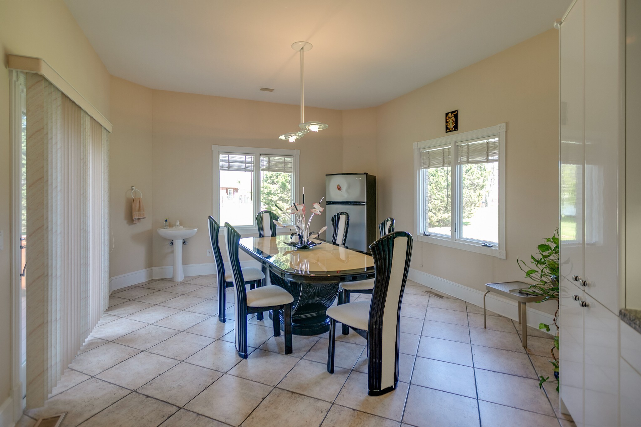 970 9th Street Lawrenceburg, TN 38464 - Photo 29 of 50 a view of a dining room with furniture and window