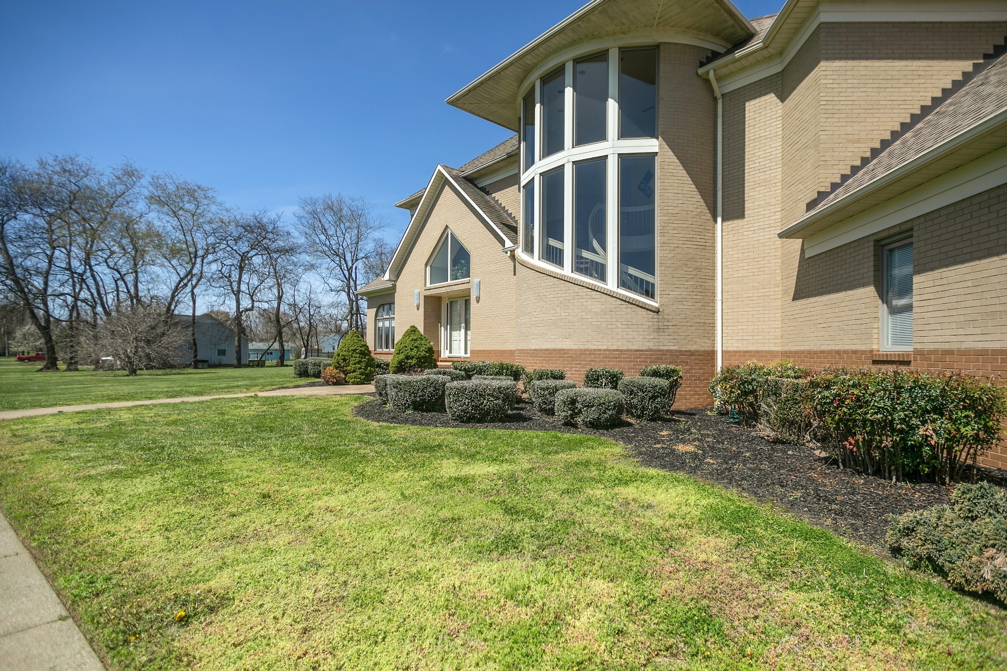 970 9th Street Lawrenceburg, TN 38464 - Photo 3 of 50 a front view of house with yard and green space