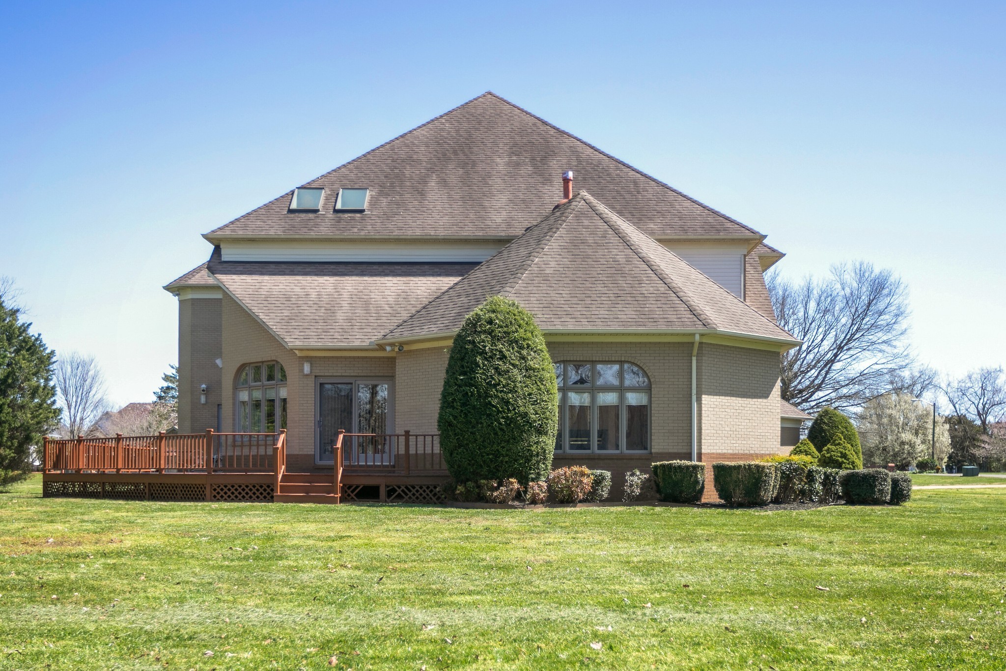 970 9th Street Lawrenceburg, TN 38464 - Photo 5 of 50 a view of a house with a yard and plants