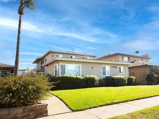 $1,800 | 12536 Oxford Avenue, Unit A, Hawthorne, CA 90250