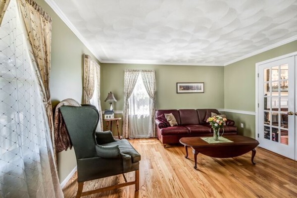 12 Old Farm Road Woburn, MA 01801 - Photo 6 of 30 Gallery Image 6