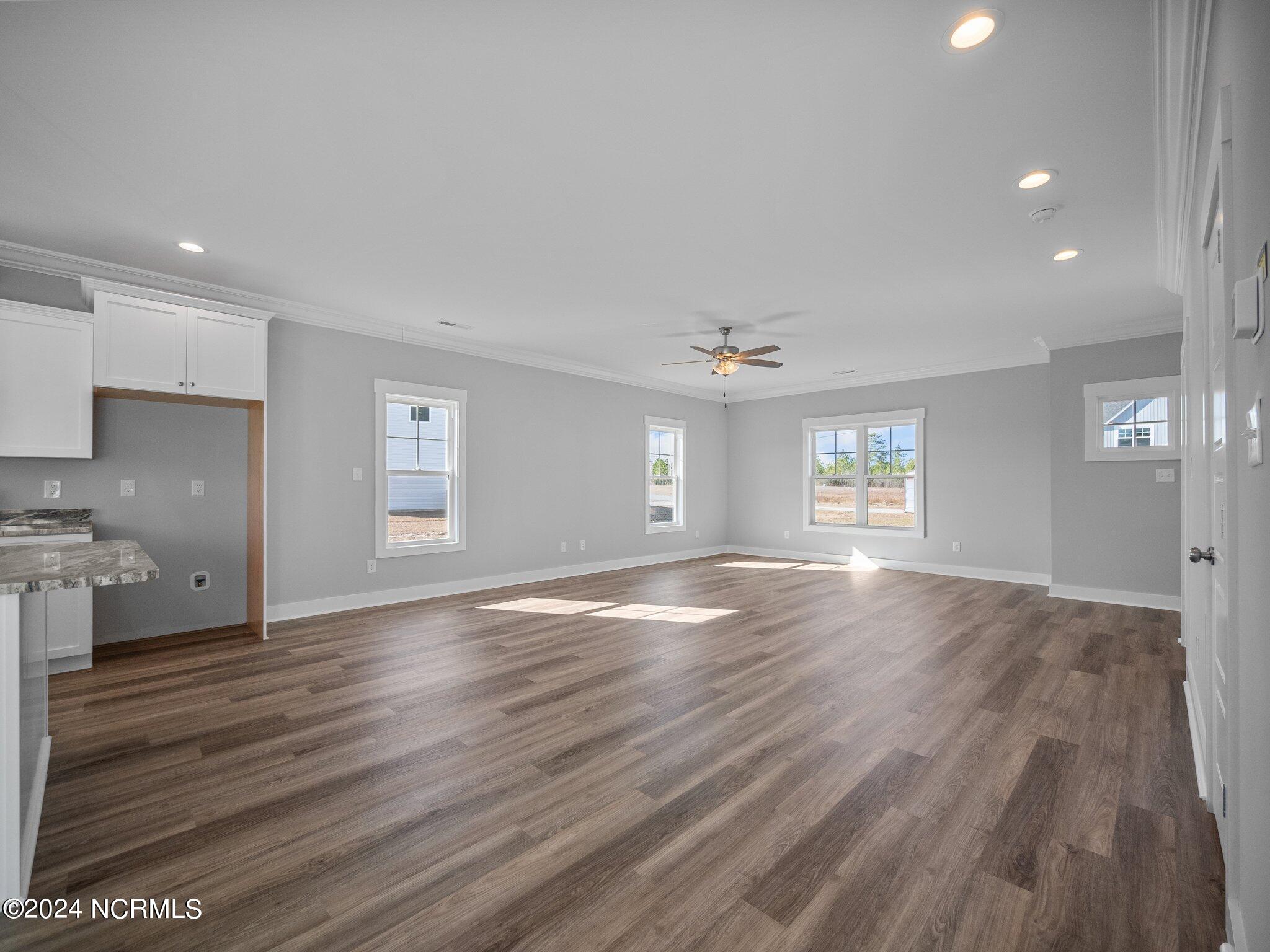 405 Bay Harbor Hubert, NC 28539 - Photo 4 of 32 405 Bay Harbor Court
