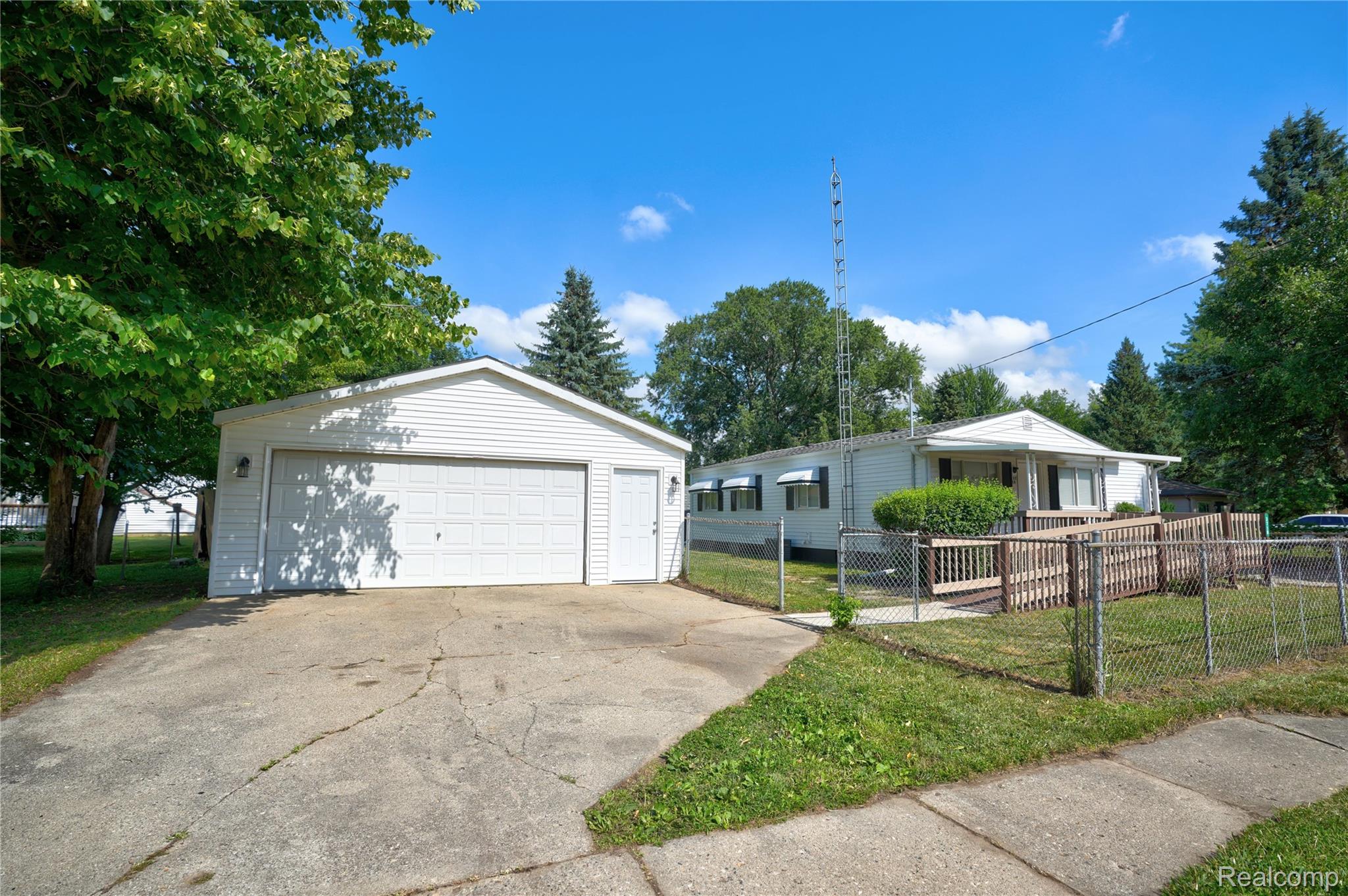 3710 Branch Road Flint, MI 48506 - Photo 5 of 46 Front Exterior with accessibility ramp