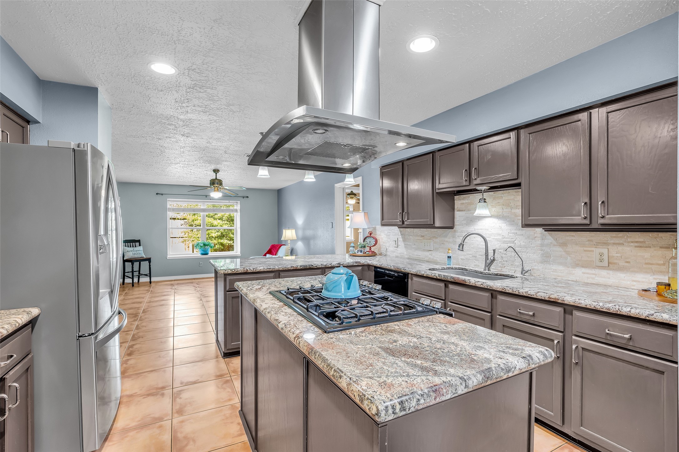 17314 Chapel Pine Street Spring, TX 77379 - Photo 15 of 44 Chefs kitchen with beautiful bullnosed granite, stone backspla5 gas burners and a new dishwasher.