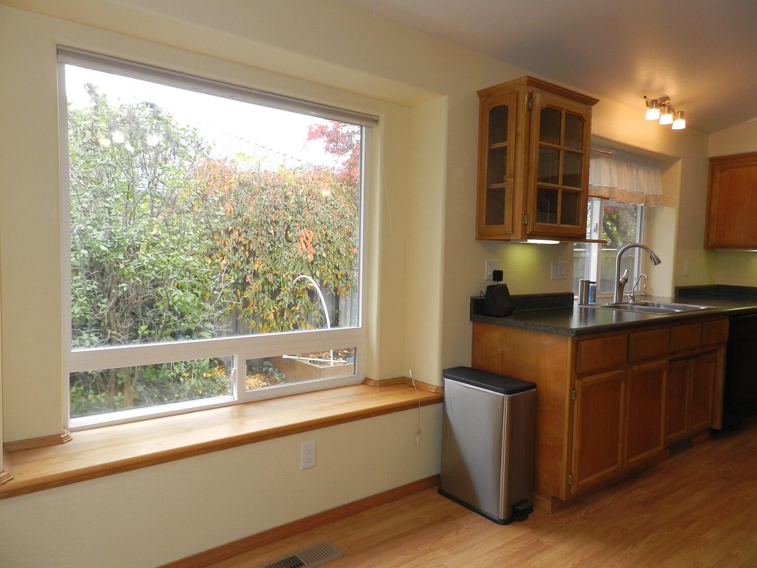 648 Benjamin Way Phoenix, OR 97535 - Photo 10 of 29 DSCN0301