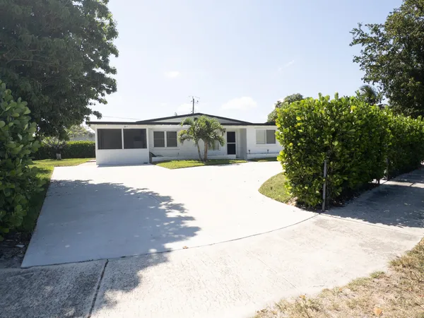 $3,000 | 887 West Perry Street, Lantana, FL 33462