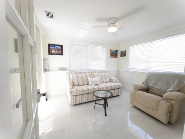 $3,000 | 887 West Perry Street, Lantana, FL 33462