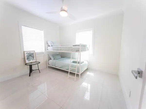 $3,000 | 887 West Perry Street, Lantana, FL 33462