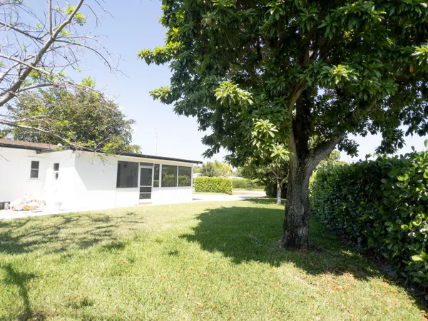 $3,000 | 887 West Perry Street, Lantana, FL 33462