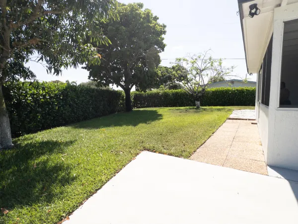 $3,000 | 887 West Perry Street, Lantana, FL 33462