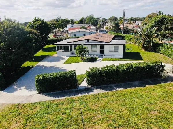 $3,000 | 887 West Perry Street, Lantana, FL 33462