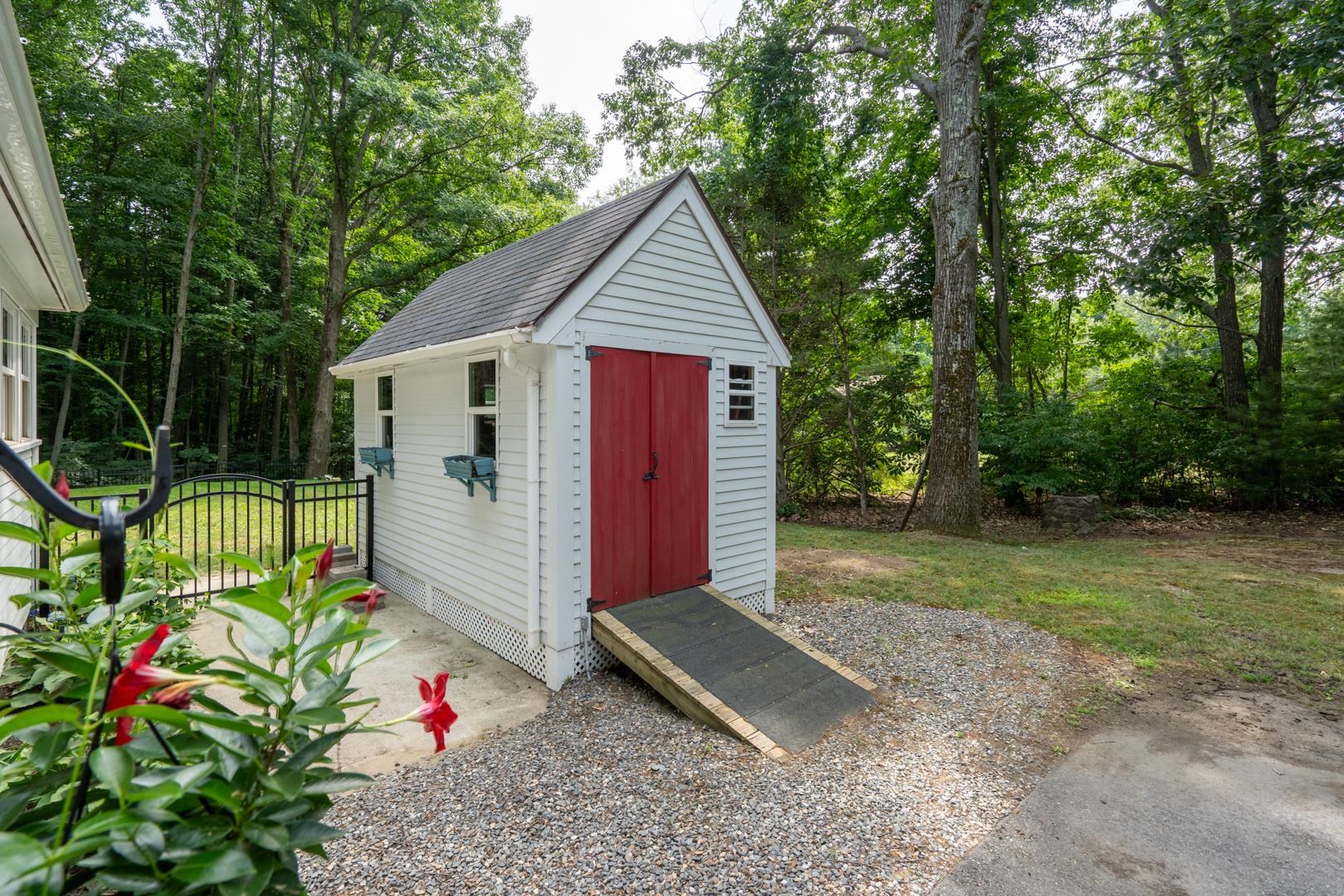 74 Kensington Road Hampton Falls, NH 03844 - Photo 23 of 36